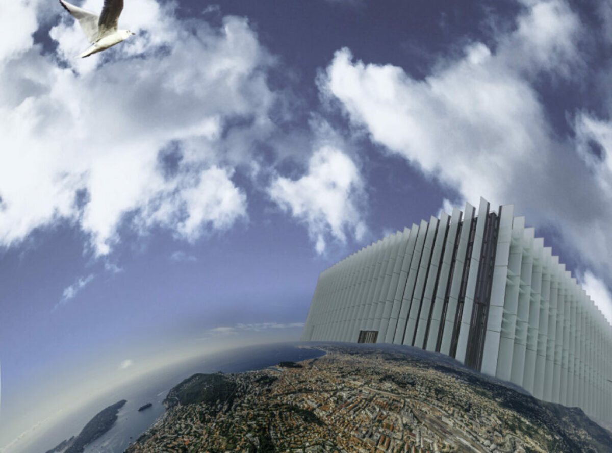 Montage IMREDD Nice Montage: vue aérienne sphérique de Nice avec le ciel bleu partiellement nuageux, le bâtiment de l'IMREDD à l'horizon et une mouette en plein vol