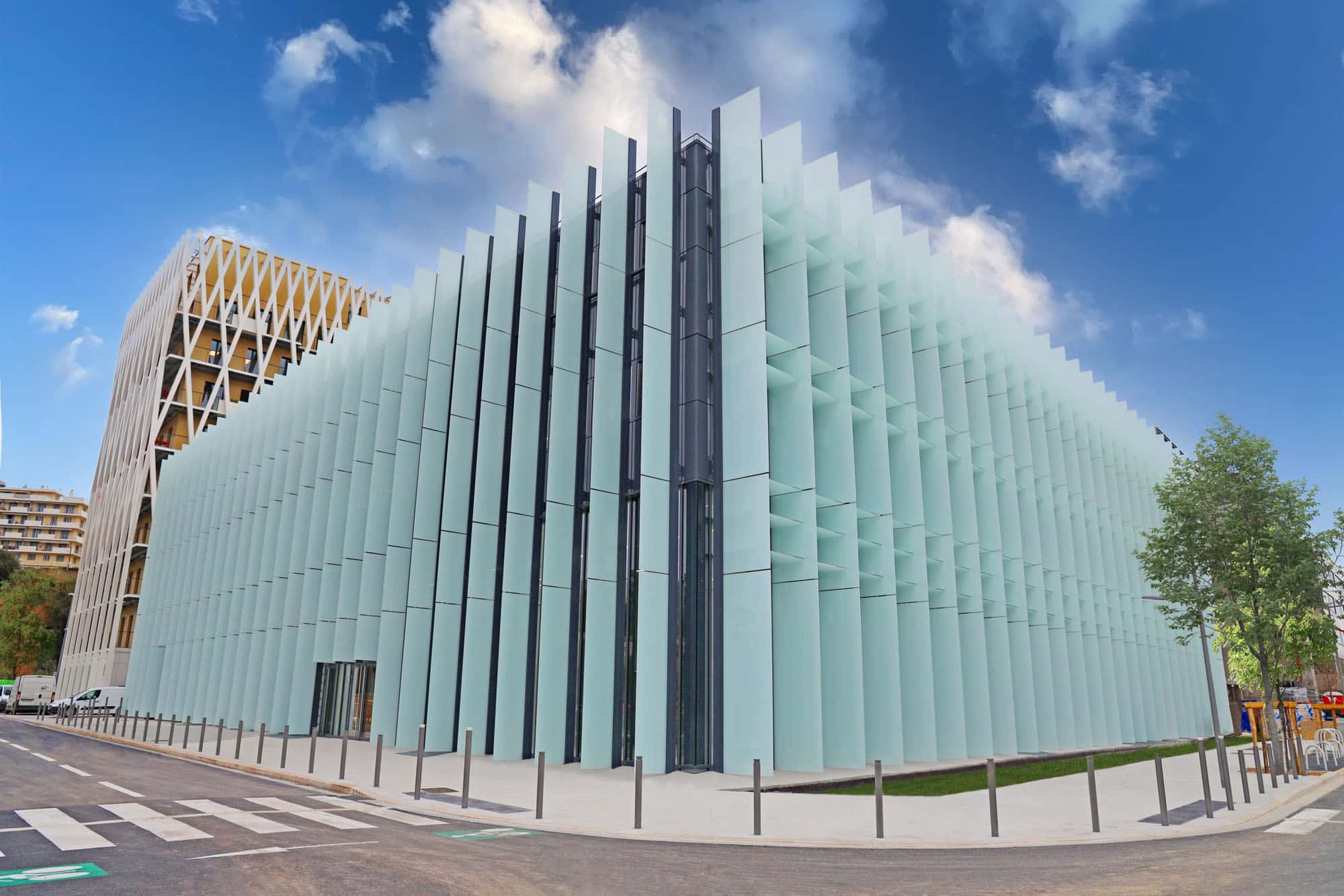 IMREDD_facade_1_blue_skyv2